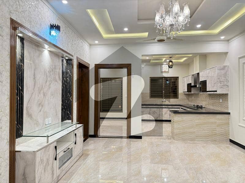 BOULEVARD PRIME LOCATION 7 MARLA HOUSE