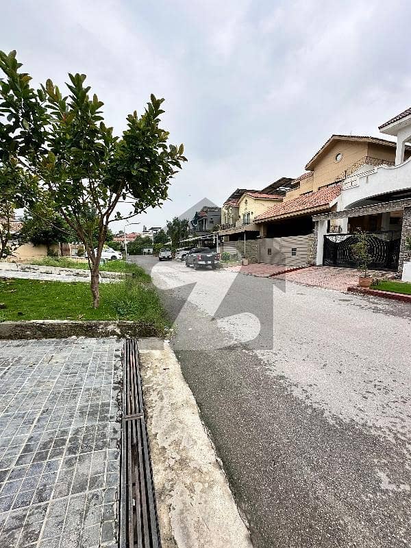 G8 house for sale main road G8 house for sale main road