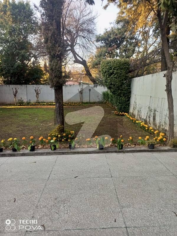 f8 corner house for sale