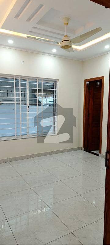 Size 25x40 Full House For Rent In G-13 Size 25x40 Full House For Rent In G-13
