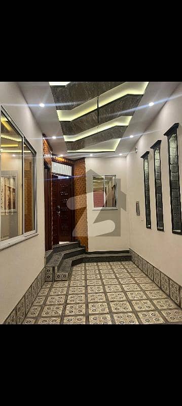 النجف کالونی فیصل آباد میں 4 کمروں کا 4 مرلہ مکان 1.6 کروڑ میں برائے فروخت۔