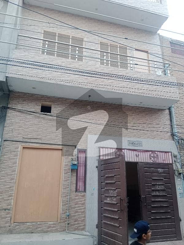 النجف کالونی فیصل آباد میں 4 کمروں کا 3 مرلہ مکان 1.25 کروڑ میں برائے فروخت۔