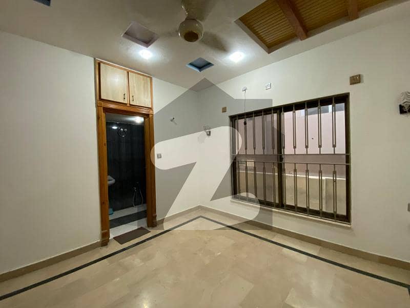 BEAUTIFUL LOCATION UPPER PORTION FOR RENT