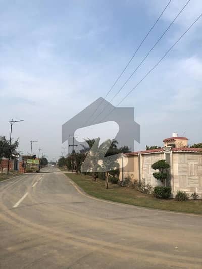 فارمرز فارمز 2 برکی روڈ,کینٹ,لاہور میں 16 کنال رہائشی پلاٹ 12.0 کروڑ میں برائے فروخت۔
