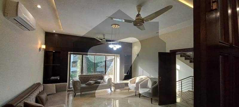 F-10 Beautiful Luxury House 8 Bedroom Nice Location For Rent