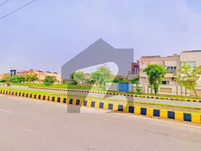 ڈی ایچ اے فیز 4 - بلاک ڈبل سی فیز 4,ڈیفنس (ڈی ایچ اے),لاہور میں 1 کنال رہائشی پلاٹ 5.12 کروڑ میں برائے فروخت۔