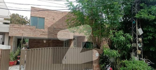 ڈی ایچ اے فیز 2 ڈیفنس (ڈی ایچ اے),لاہور میں 4 کمروں کا 1 کنال مکان 2.6 لاکھ میں کرایہ پر دستیاب ہے۔ ڈی ایچ اے فیز 2 ڈیفنس (ڈی ایچ اے),لاہور میں 4 کمروں کا 1 کنال مکان 2.6 لاکھ میں کرایہ پر دستیاب ہے۔