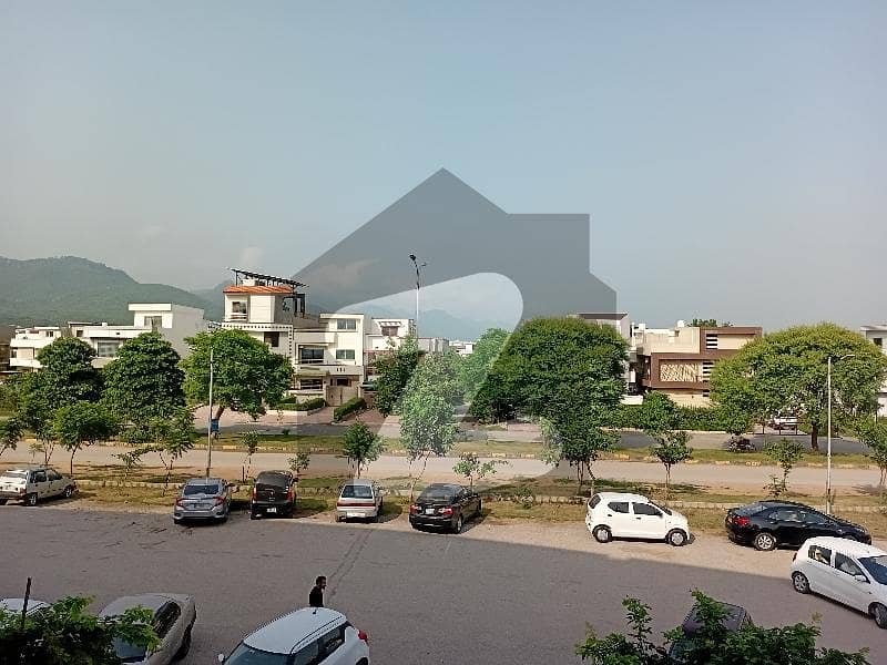 ڈی ۔ 12 اسلام آباد میں 2 مرلہ Studio دفتر 1.55 کروڑ میں برائے فروخت۔