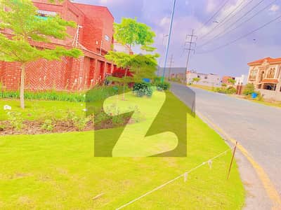 ڈی ایچ اے فیز 7 - بلاک ایس فیز 7,ڈیفنس (ڈی ایچ اے),لاہور میں 1 کنال رہائشی پلاٹ 5.49 کروڑ میں برائے فروخت۔ ڈی ایچ اے فیز 7 - بلاک ایس فیز 7,ڈیفنس (ڈی ایچ اے),لاہور میں 1 کنال رہائشی پلاٹ 5.49 کروڑ میں برائے فروخت۔
