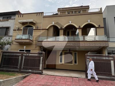 میڈیا ٹاؤن ۔ بلاک بی میڈیا ٹاؤن,راولپنڈی میں 6 کمروں کا 12 مرلہ مکان 5.5 کروڑ میں برائے فروخت۔