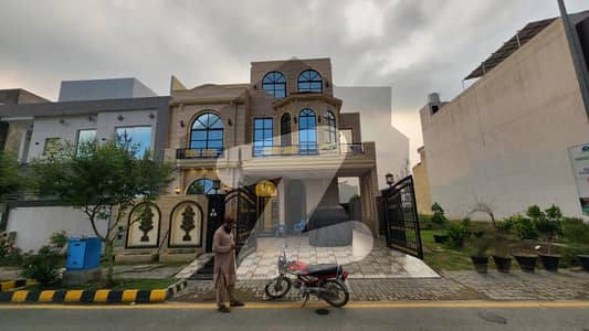 10 Marla Luxury House for Sale in Etihad Town Phase 1