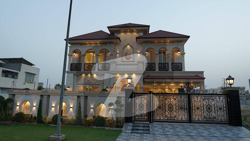 BEAUTIFUL 1 KANAL HOUSE FOR RENT