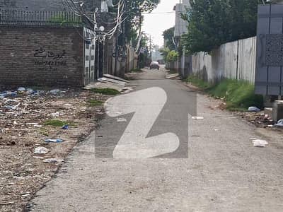 بوسان روڈ ملتان میں 5 کمروں کا 6 مرلہ مکان 1.2 کروڑ میں برائے فروخت۔