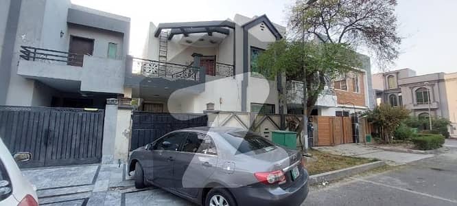 بحریہ ٹاؤن عمر بلاک بحریہ ٹاؤن سیکٹر B,بحریہ ٹاؤن,لاہور میں 3 کمروں کا 5 مرلہ مکان 1.7 کروڑ میں برائے فروخت۔