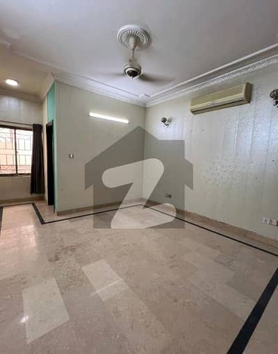 آئی ۔ 8 اسلام آباد میں 6 کمروں کا 14 مرلہ مکان 4.5 لاکھ میں کرایہ پر دستیاب ہے۔