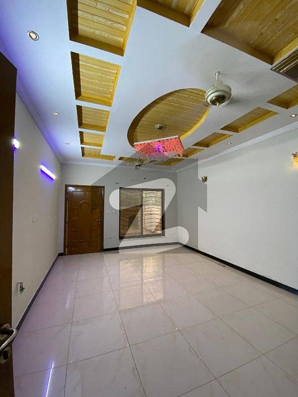 Beutifull House Grond Portion For Rent