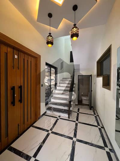 F-7/3 2000 Square Yards House Up For sale