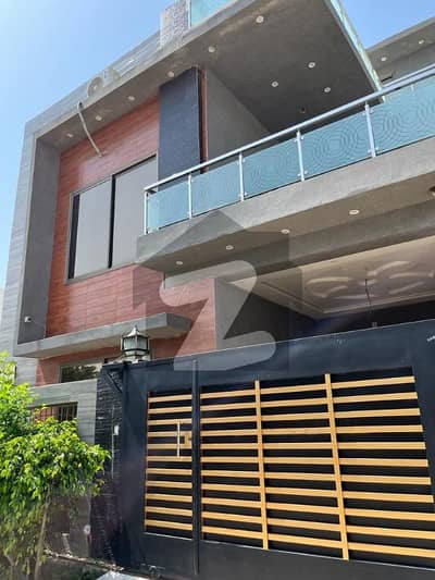 Pak Uk Offers 7M house for rent
