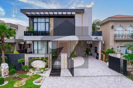 1 KANAL FULLY FURNISHED BRAND NEW MODERN BUNGALOW NEAR DOLMEN MALL