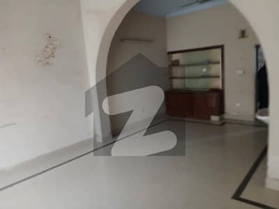 Allama Iqbal Town 10 Marla House