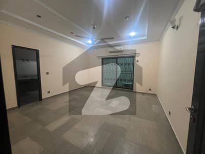 01 KANAL DESIGNER LUXURY UPPER PORTION AVAILABLE FOR RENT AT VERY HOT LOCATION