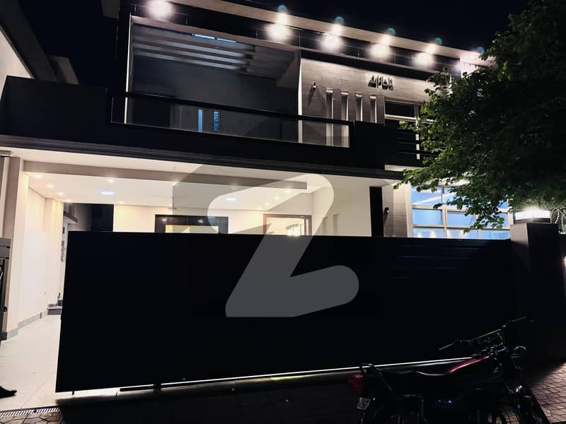 1 Kanal House With Basement For Sale 1 Kanal House With Basement For Sale