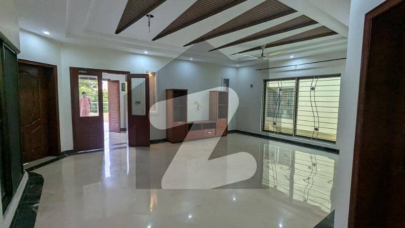 5 Marla beautiful house available for rent 5 Marla beautiful house available for rent
