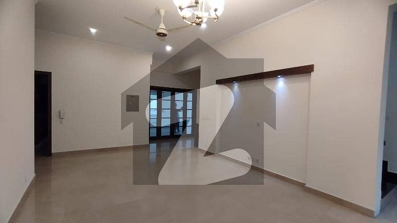 E-11 Upper Portion 4 Bedrooms Separate Gate E-11 Upper Portion 4 Bedrooms Separate Gate
