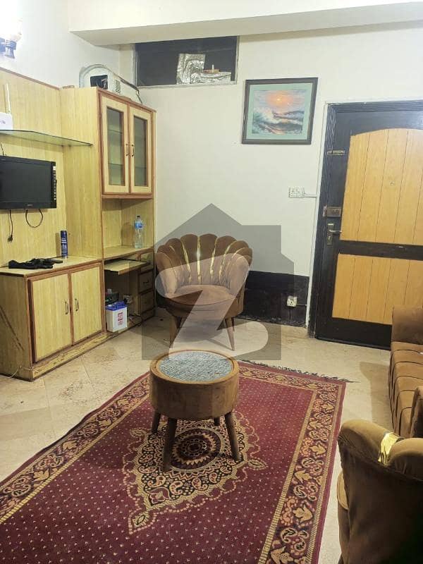 E 11 1 furnished 2bed tv l gas Wanda meater lift