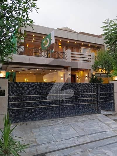 Zayed associate offering 1 Kanal House For Rent in very Reasonable Price and Good Location