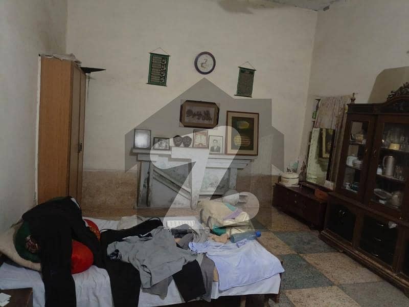 فاروق پورہ ملتان میں 15 مرلہ مکان 1.6 کروڑ میں برائے فروخت۔