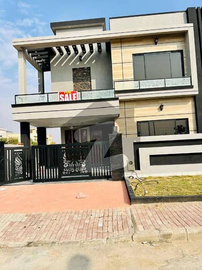 10 Marla Ultra Luxury House For Sale In Overseas-A Block Bahria Town Lahore