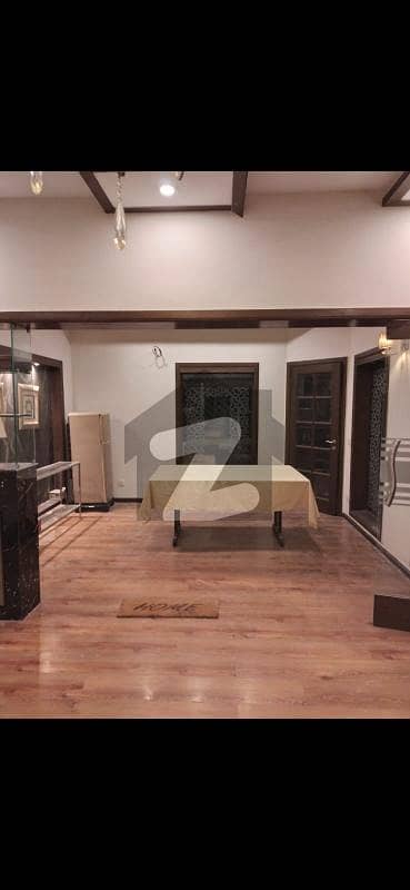 ائیر ایوینیو ۔ بلاک کیو ڈی ایچ اے فیز 8 سابقہ ایئر ایوینیو,ڈی ایچ اے فیز 8,ڈی ایچ اے ڈیفینس,لاہور میں 5 کمروں کا 10 مرلہ مکان 6.0 کروڑ میں برائے فروخت۔