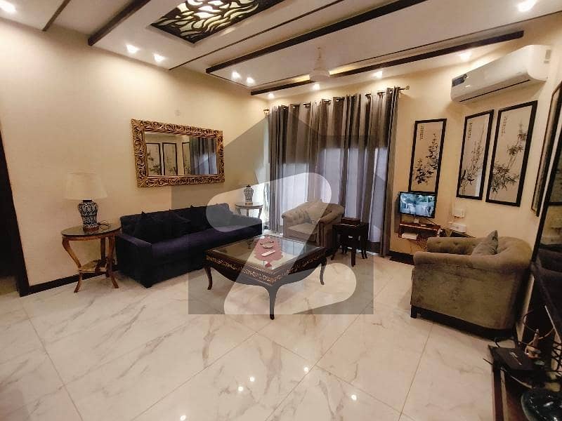 ڈی ایچ اے فیز 8 ڈیفنس (ڈی ایچ اے),لاہور میں 4 کمروں کا 10 مرلہ مکان 4.45 کروڑ میں برائے فروخت۔