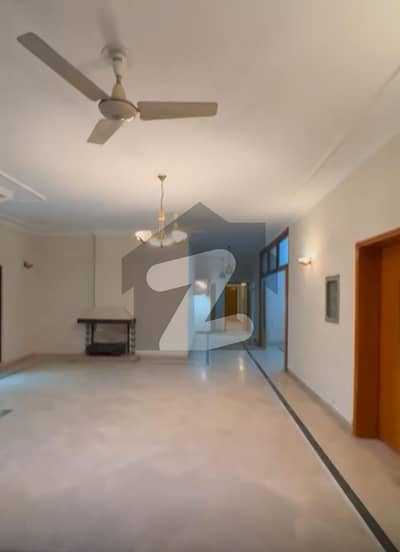 32 Marla Double Story House In Cavlary Ground Very Near To C S D