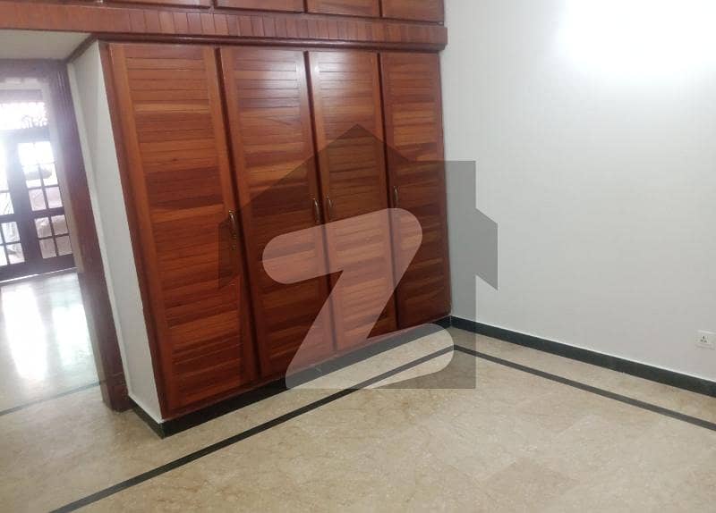 10 Marla Ground Portion Available For Rent