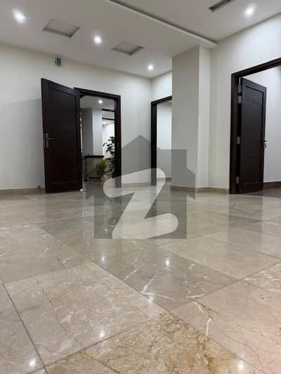 4667 SQ. FT. FLOOR FOR RESIDENTIAL/COMMERCIAL USE AT MAIN BEAULEVARD GULBERG FOR SALE