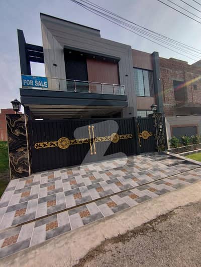 جوبلی ٹاؤن لاہور میں 5 کمروں کا 10 مرلہ مکان 4.0 کروڑ میں برائے فروخت۔