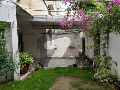 Spacious 4-Bed Luxury Corner Flat with Garden & Modern Renovation