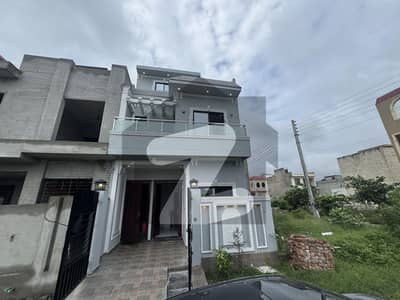 Beautiful   3 Marla Corner House