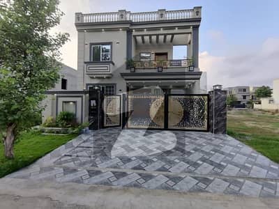 10 Marla 6 Bed Modern Design House Available For Sale In Lake City