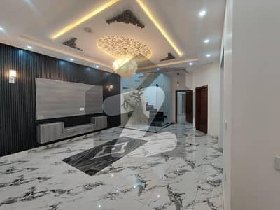 10 Marla 6 Bed Modern Design House Available For Sale In Lake City