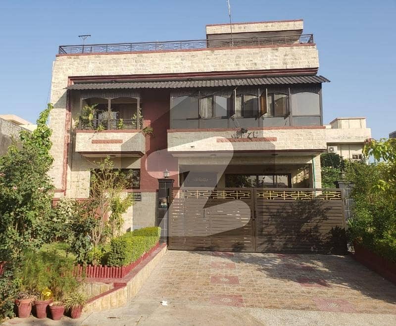 جی ۔ 13 اسلام آباد میں 5 کمروں کا 10 مرلہ مکان 6.9 کروڑ میں برائے فروخت۔