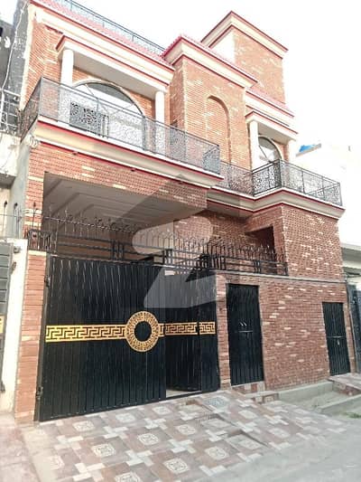 ملتان پبلک سکول روڈ ملتان میں 5 کمروں کا 5 مرلہ مکان 1.7 کروڑ میں برائے فروخت۔