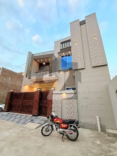 آفیسرز گارڈن کالونی ورسک روڈ,پشاور میں 7 کمروں کا 9 مرلہ مکان 5.6 کروڑ میں برائے فروخت۔