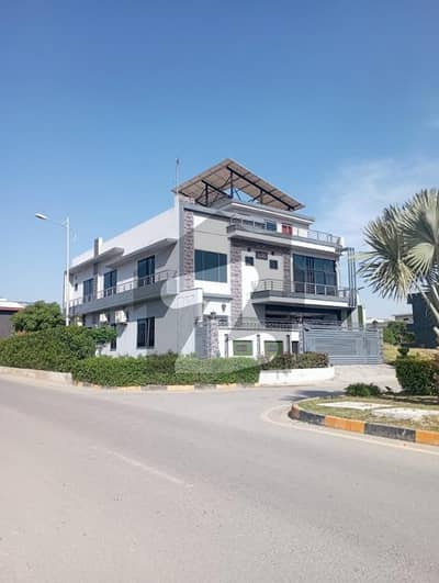 ایم پی سی ایچ ایس - بلاک سی 1 ایم پی سی ایچ ایس ۔ ملٹی گارڈنز,بی ۔ 17,اسلام آباد میں 6 کمروں کا 10 مرلہ مکان 4.0 کروڑ میں برائے فروخت۔
