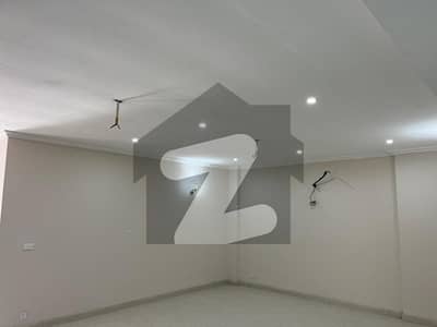 ڈی ایچ اے فیز 1 - سیکٹر ایف ڈی ایچ اے ڈیفینس فیز 1,ڈی ایچ اے ڈیفینس,اسلام آباد میں 3 کمروں کا 8 مرلہ فلیٹ 1.8 کروڑ میں برائے فروخت۔