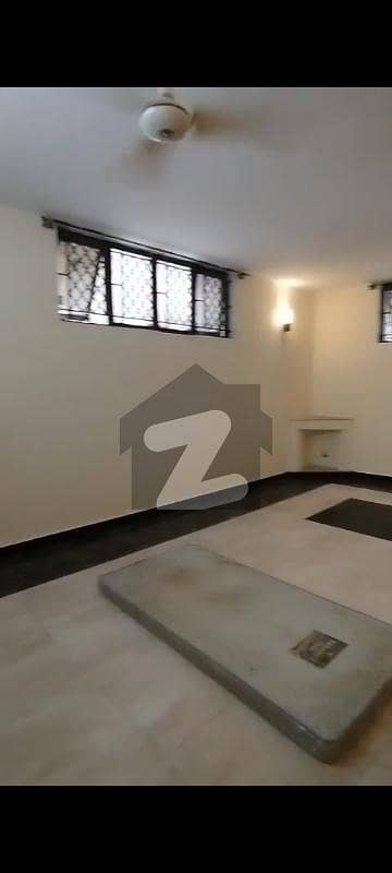 F11 2 Bed Basement