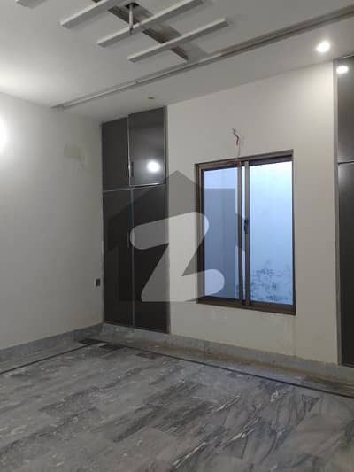 کریم سٹی فیصل آباد میں 3 کمروں کا 3 مرلہ مکان 36.0 ہزار میں کرایہ پر دستیاب ہے۔