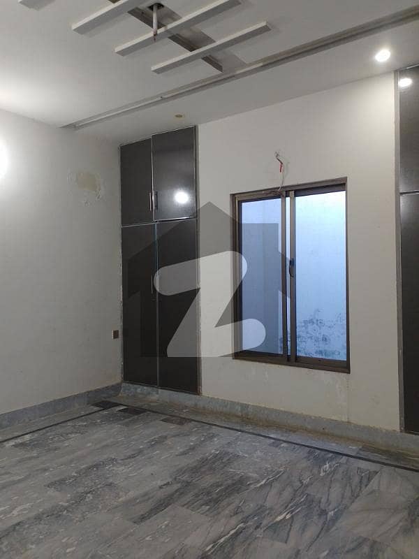 کریم سٹی فیصل آباد میں 3 کمروں کا 3 مرلہ مکان 36.0 ہزار میں کرایہ پر دستیاب ہے۔